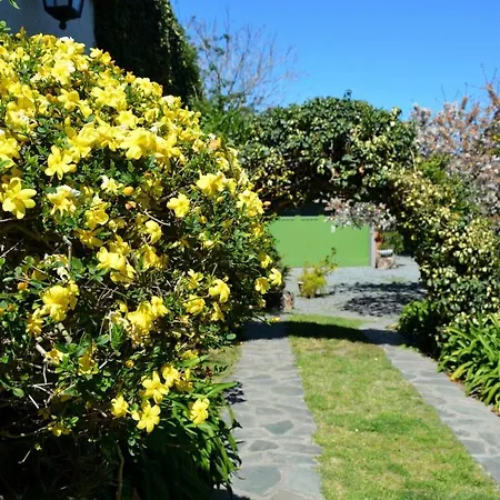 Casa c/amplio jardín, garage y parrilla. Vila Tandil Exterior foto