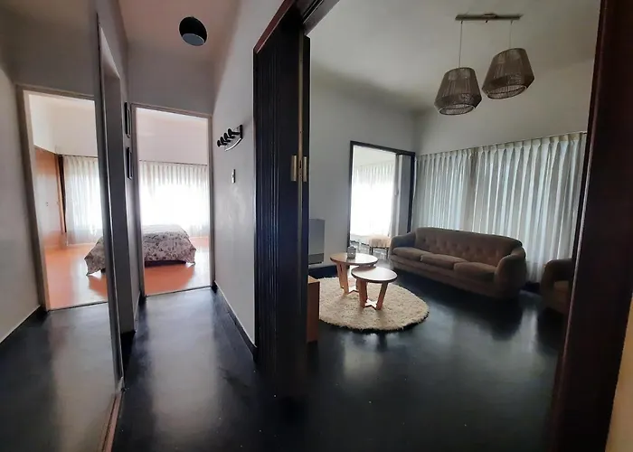Casa C/Amplio Jardin, Garage Y Parrilla.