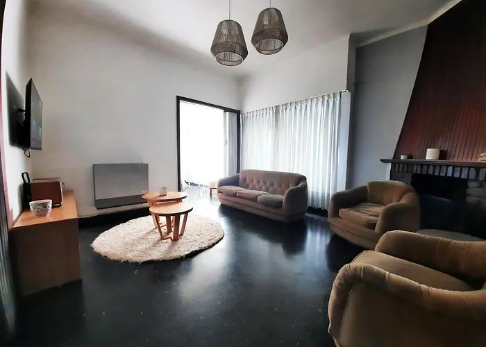 Casa C/Amplio Jardin, Garage Y Parrilla.
