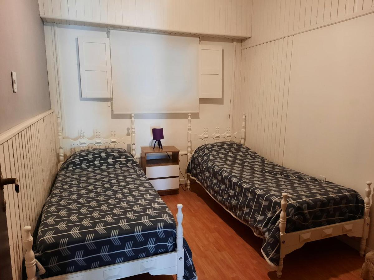 Casa C/amplio Jardin, Garage Y Parrilla. Holiday home Tandil