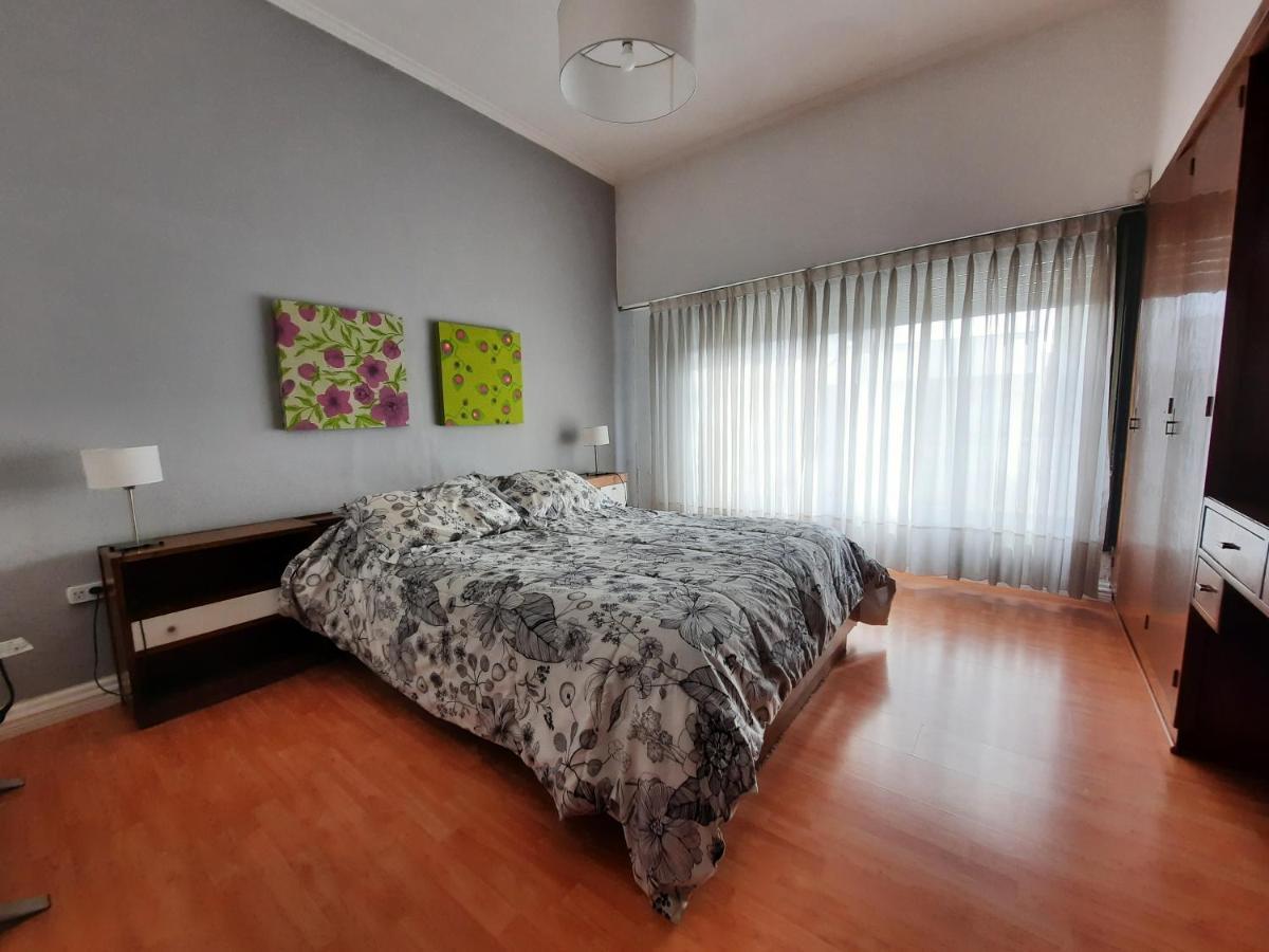 Casa C/amplio Jardin, Garage Y Parrilla. Holiday home Tandil