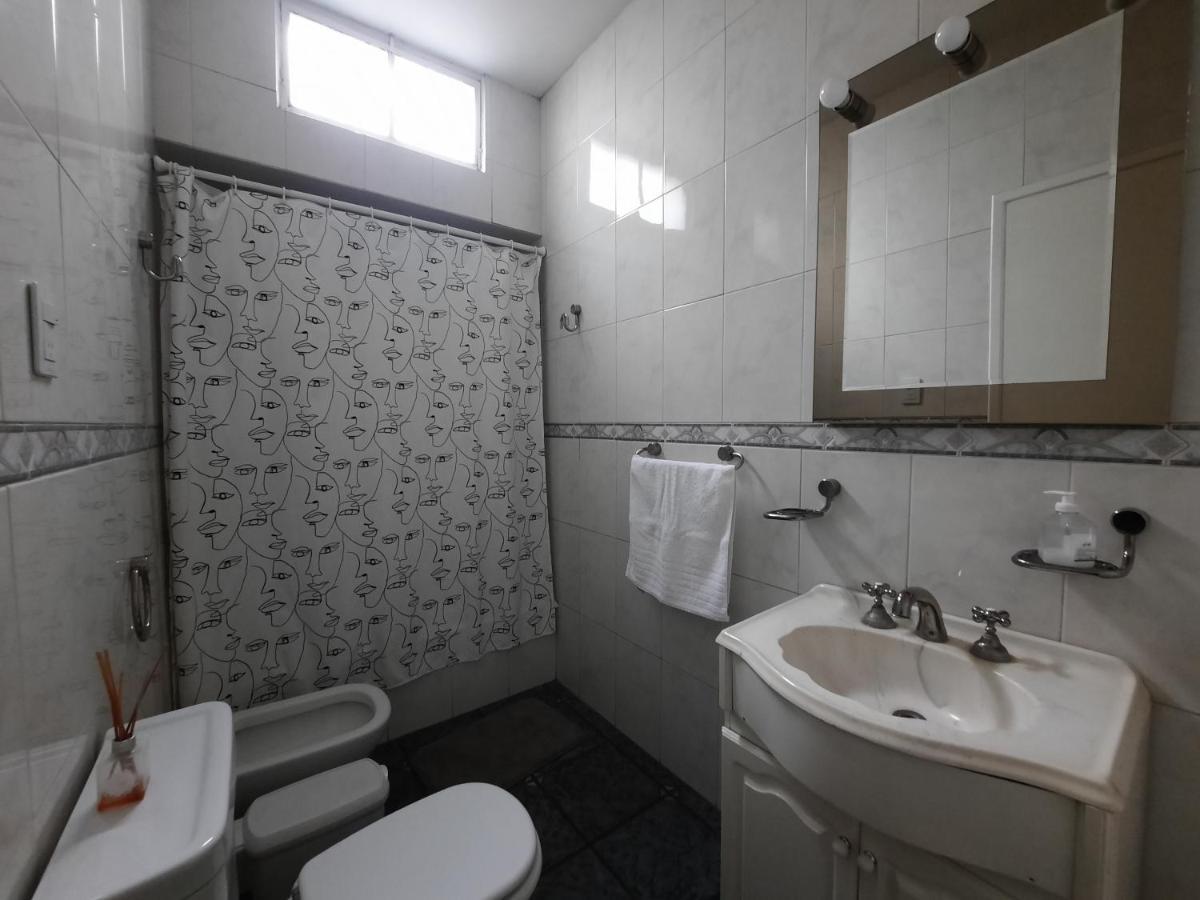 Casa C/amplio Jardin, Garage Y Parrilla. Holiday home *