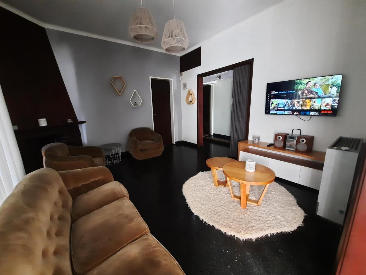 Casa C/amplio Jardin, Garage Y Parrilla. *