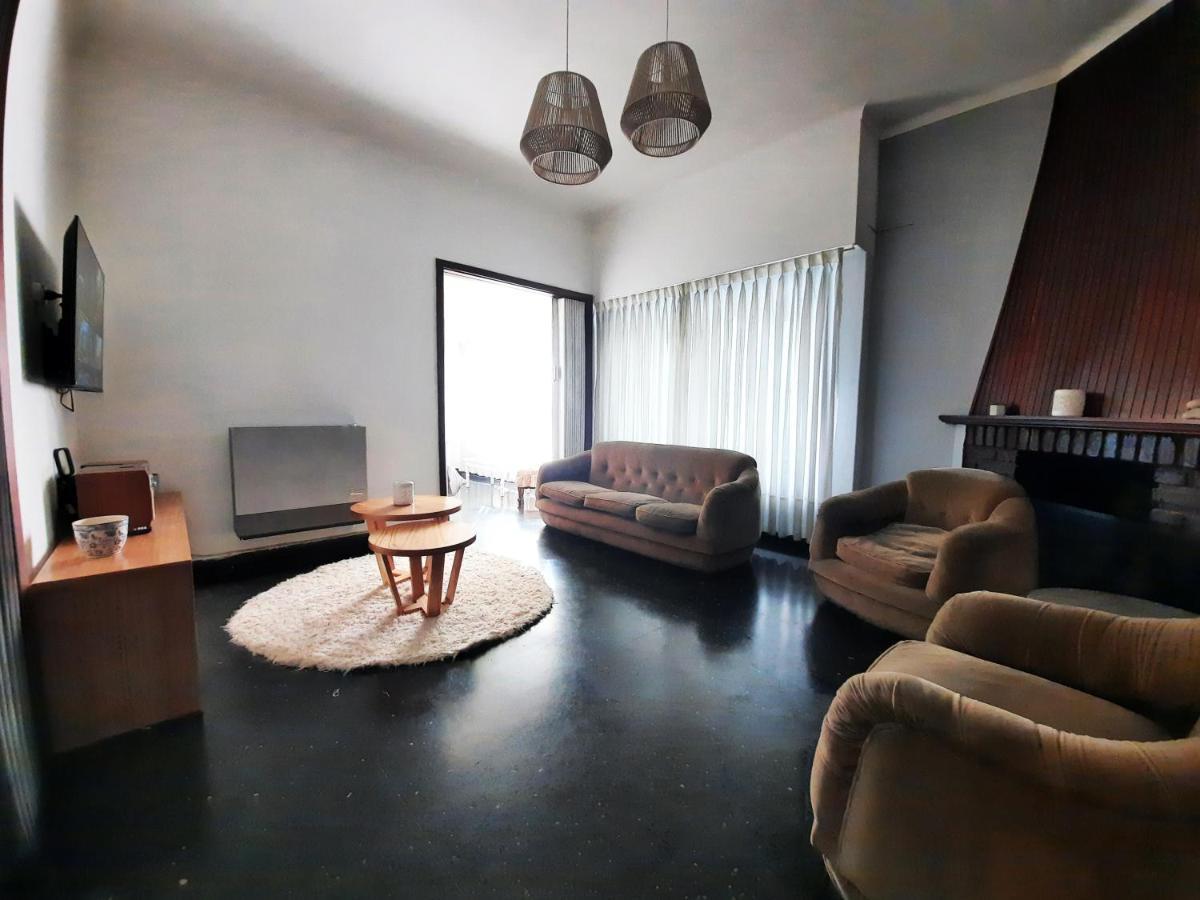 Casa C/amplio Jardin, Garage Y Parrilla. * Tandil