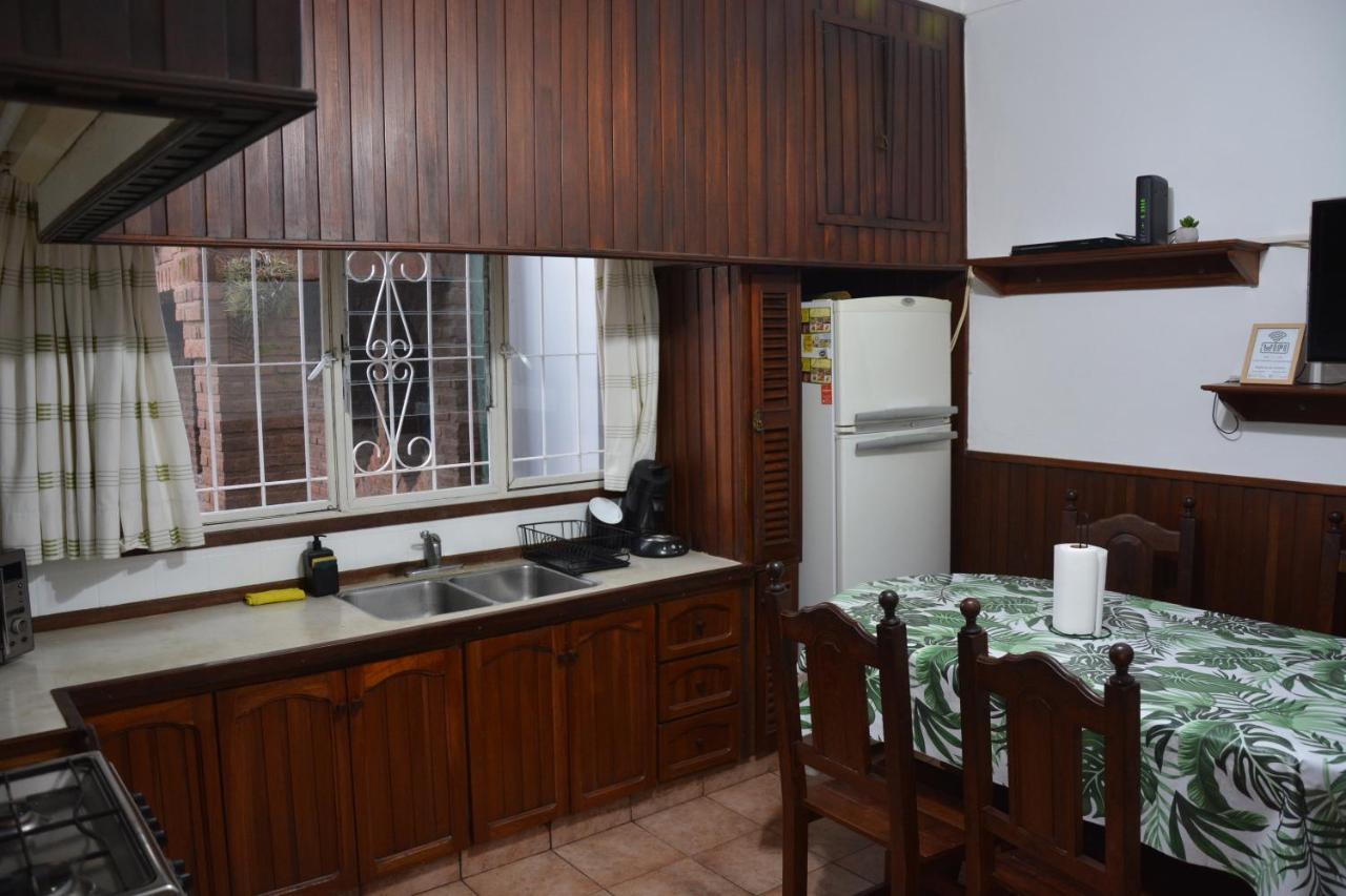 Casa C/amplio Jardin, Garage Y Parrilla. Tandil
